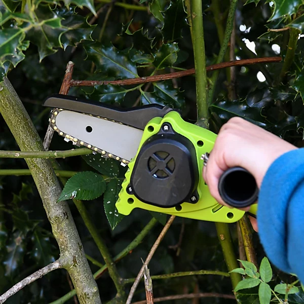 Garden Gear 12V Telescopic Chainsaw Kit.